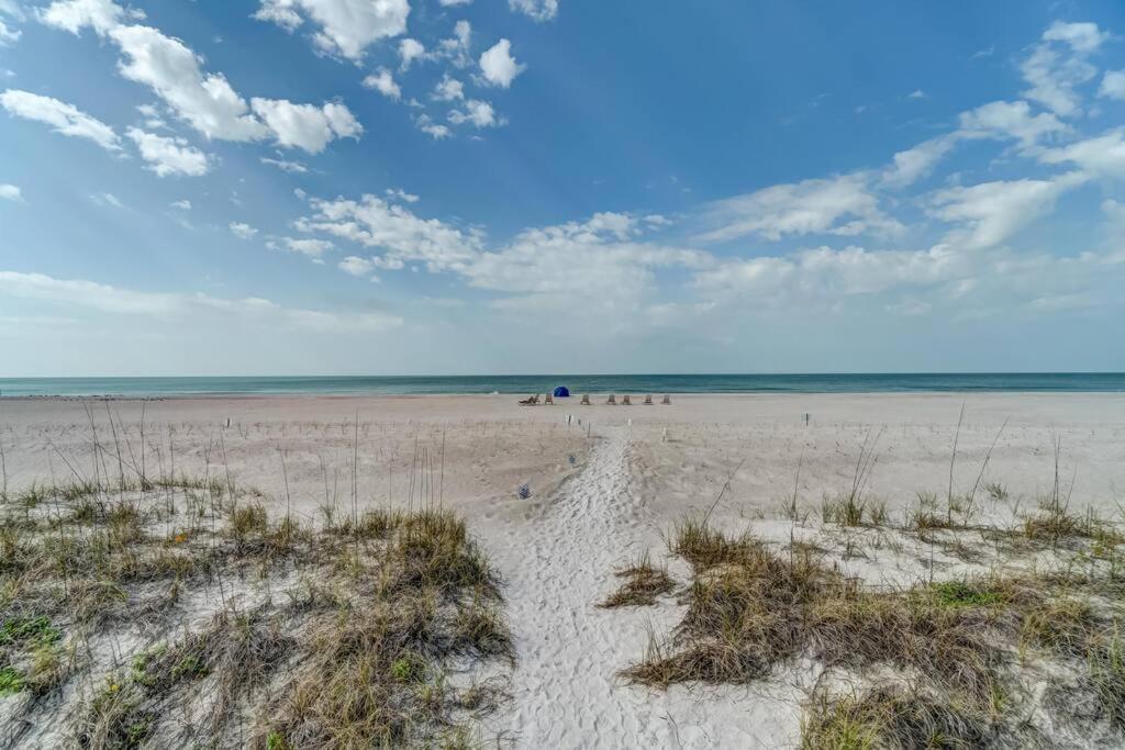 Bradenton Beach Resort Style Getaway-Walk to Beach Exterior foto