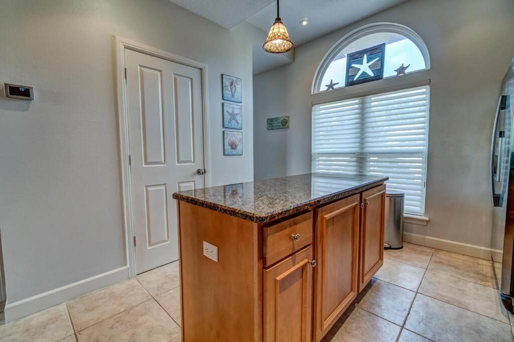 Bradenton Beach Resort Style Getaway-Walk to Beach Exterior foto